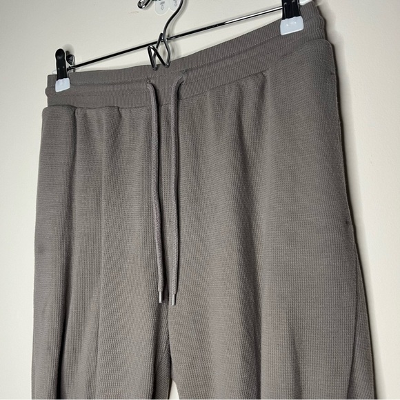 ARITZIA SUNDAY BEST Jesse Tan Baby Waffle Knit Soft Jersey Joggers - Picture 3 of 11